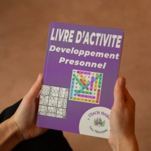 LIVRE D'ACTIVITE CREATIVE: Cahier d'activités créative pour Adultes, jeux mot mêlés pour pensées positive développement personnel Réflexion ,puzzle, Quiz