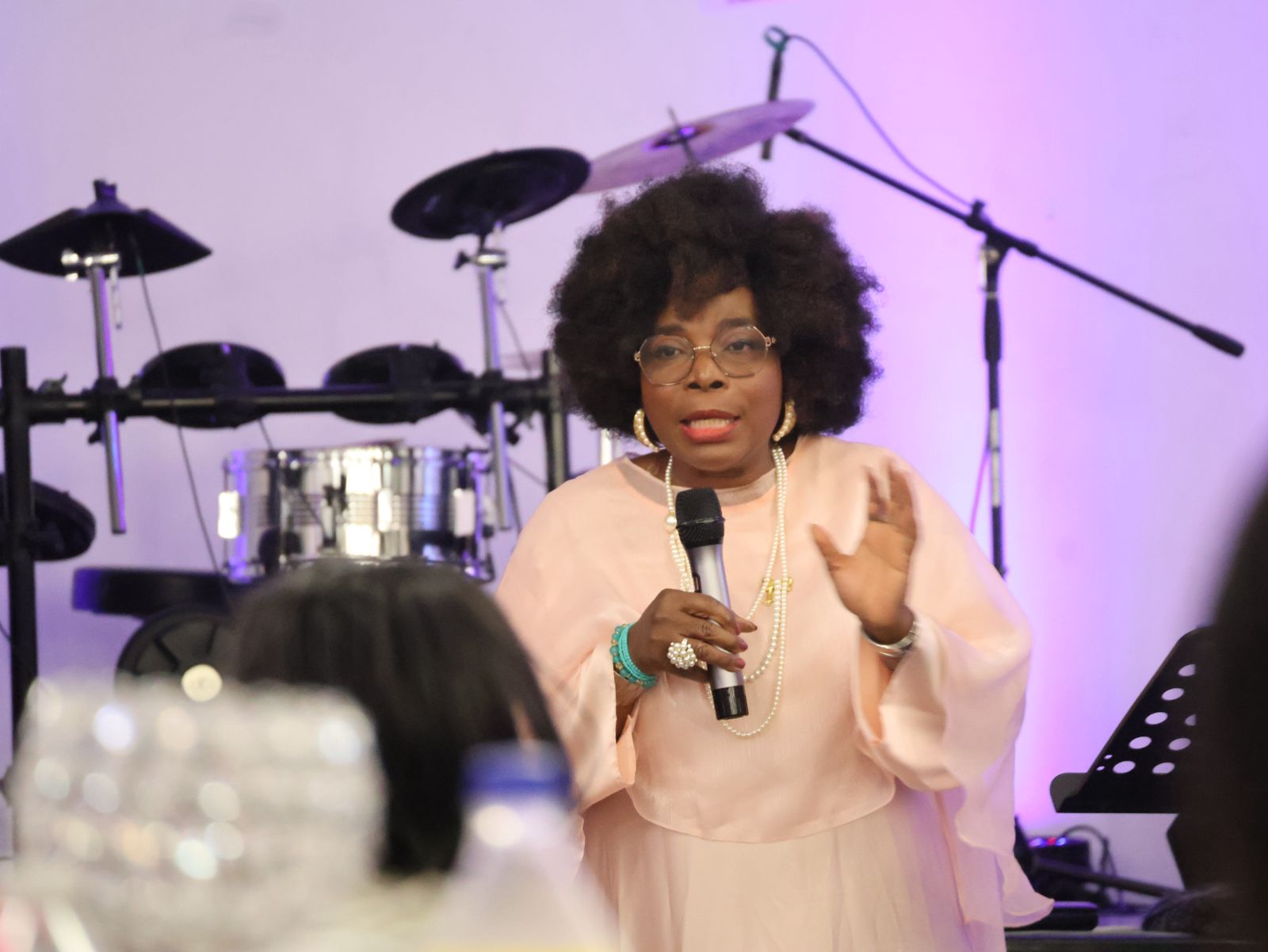 Maguy Tsopedor lors d'une intervention Transform Your Life