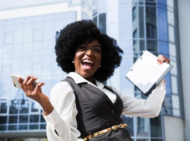 Femme accompagnée par Transform Your Life, retrouvant confiance et élan